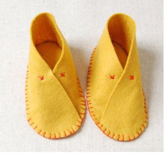 Felt baby shoe pattern hand sewn