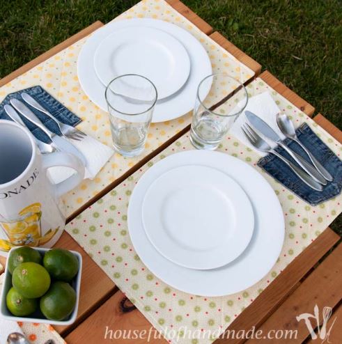 Easy picnic placemat pattern with pocket for summer