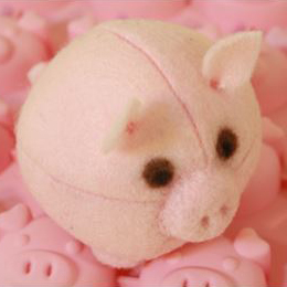Round felt pig softie pattern
