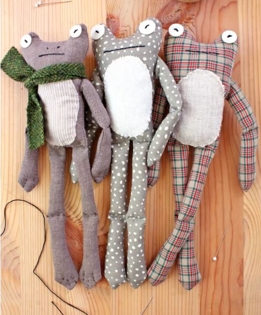 Frog or toad with long legs sewing pattern