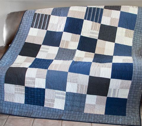 Square checkerboard quilt pattern using fat quarters