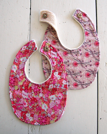 Fabric baby bibs with snap closure free sewing pattern
