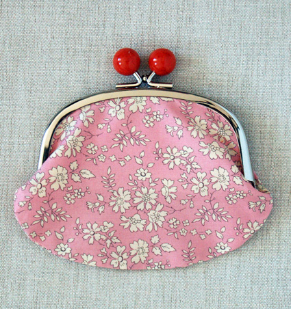 Small snap close frame coin purse pattern