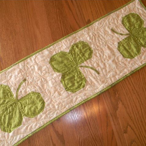Shamrock quilted table runner pattern