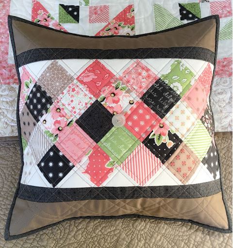 Throw pillow with charm pack inset free sewing pattern