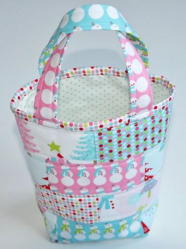 Small quilted patchwork tote bag pattern with flat bottom