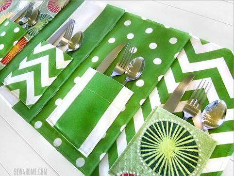 Summer picnic placemat pattern with pockets for flatware