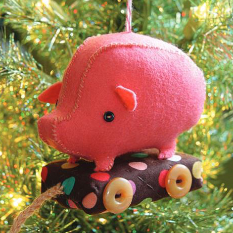 Felt pig on wheels toy sewing pattern