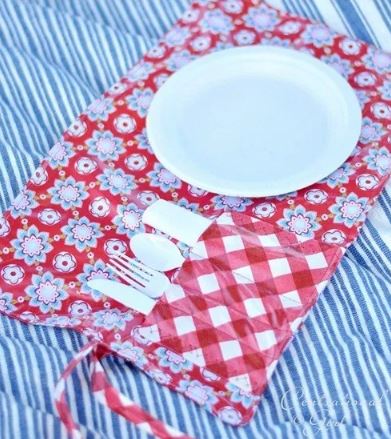 Summer picnic placemat pattern with utensil pockets