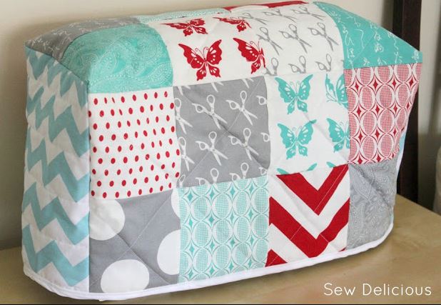 Quilted sewing machine cover using charm squares
