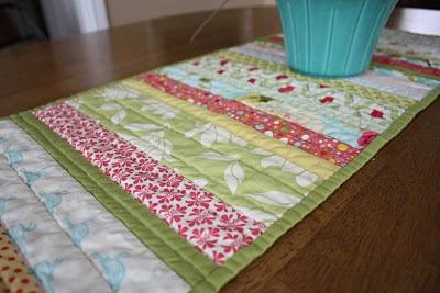 Quilted table runner pattern using jelly rolls