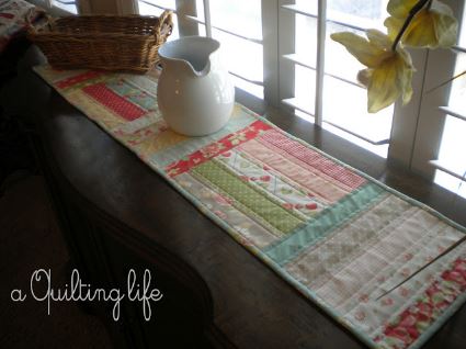 Simple quilted table runner pattern