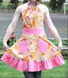 Full apron with ruffles and pockets free sewing pattern