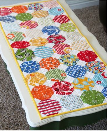 Charm pack table runner pattern with circles