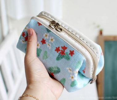 Makeup case pattern with zipper